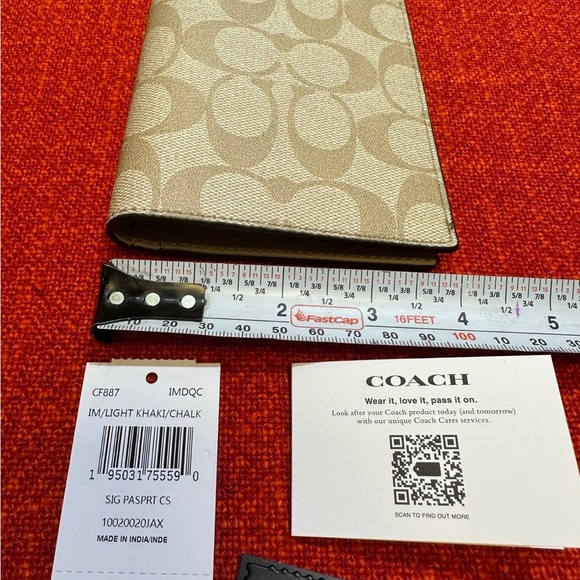 ❤️❤️❤️NWT Coach passport bag/case/cover in signature monogram canvas ❤️❤… - Picture 8 of 11